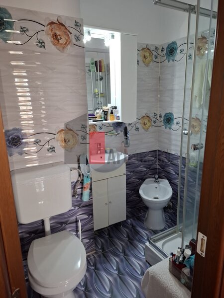 Doua cam. dec, 54 mp, et. 9/10, mobilat si utilat, 2 min metrou, bl reabilitat